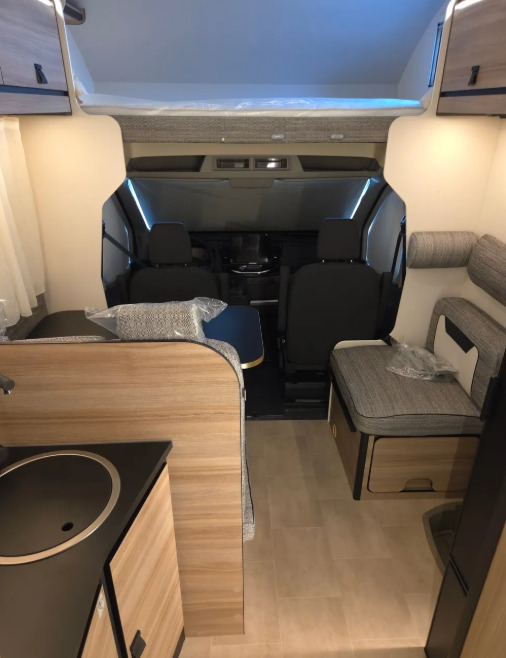 Leasing of RIMOR Rimor KILIG 695 NEW Retrofitted 5-Passenger Winterized Camera Navigation RIMOR Rimor KILIG 695 NEW Retrofitted 5-Passenger Winterized Camera Navigation: picture 20