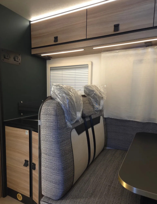 Leasing of RIMOR Rimor KILIG 695 NEW Retrofitted 5-Passenger Winterized Camera Navigation RIMOR Rimor KILIG 695 NEW Retrofitted 5-Passenger Winterized Camera Navigation: picture 13