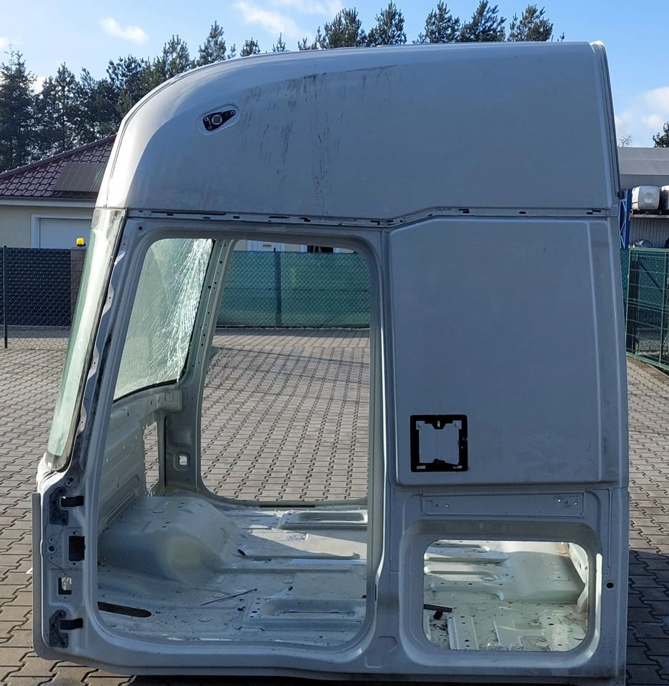 KABINA RENAULT GAMA T WYSOKA 2023R - Cab and interior: picture 2 KABINA RENAULT GAMA T WYSOKA 2023R - Cab and interior: picture 2