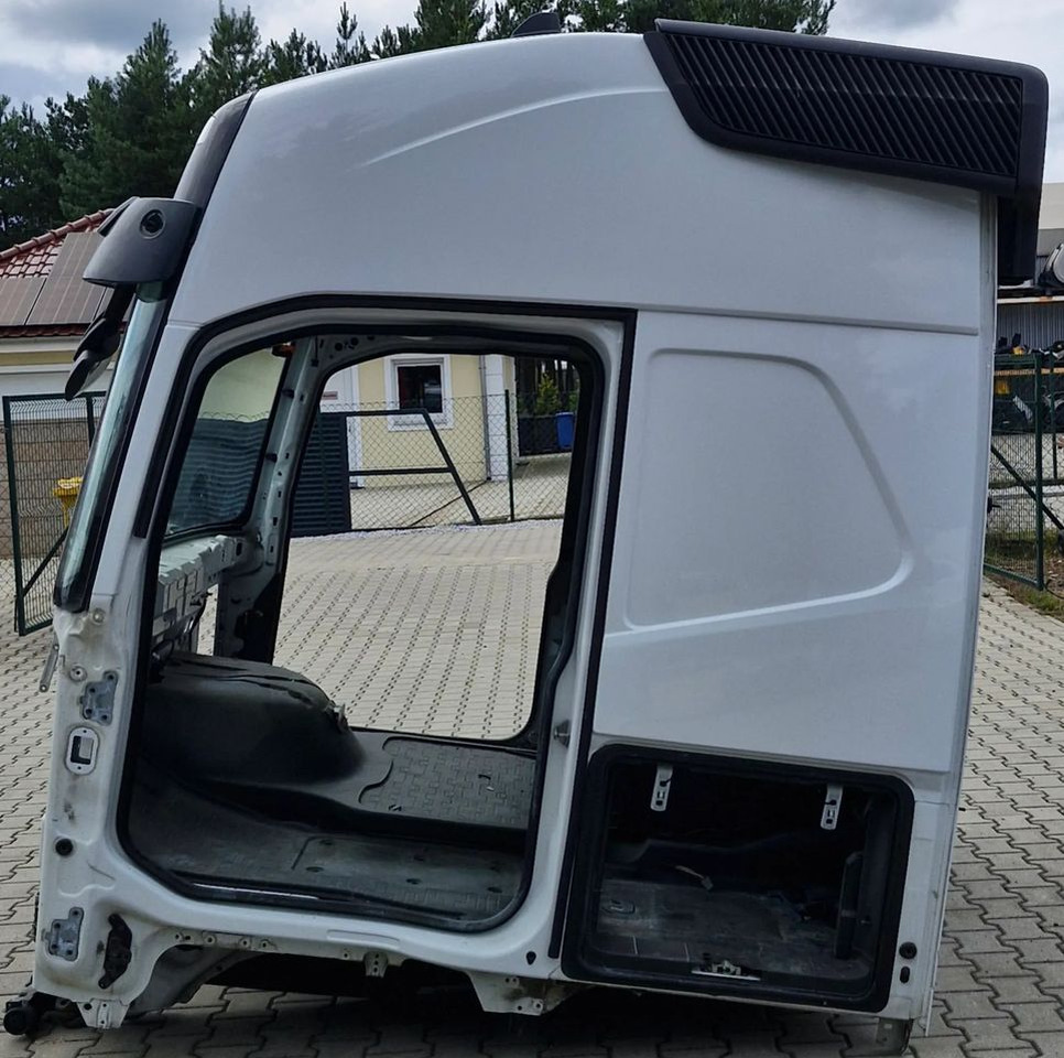 KABINA VOLVO FH4 - Cab for Truck: picture 4 KABINA VOLVO FH4 - Cab for Truck: picture 4