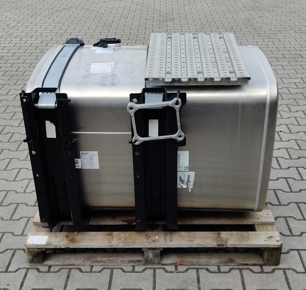 MAN TG3 TGX TGS ZBIORNIK PALIWA KOMPLETNY 460L NOWY - Fuel tank: picture 2 MAN TG3 TGX TGS ZBIORNIK PALIWA KOMPLETNY 460L NOWY - Fuel tank: picture 2