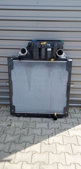 MAN TGS TG3 NOWY MODEL CHŁODNICA CHŁODNICE KOMPLET - Radiator for Truck: picture 1 MAN TGS TG3 NOWY MODEL CHŁODNICA CHŁODNICE KOMPLET - Radiator for Truck: picture 1