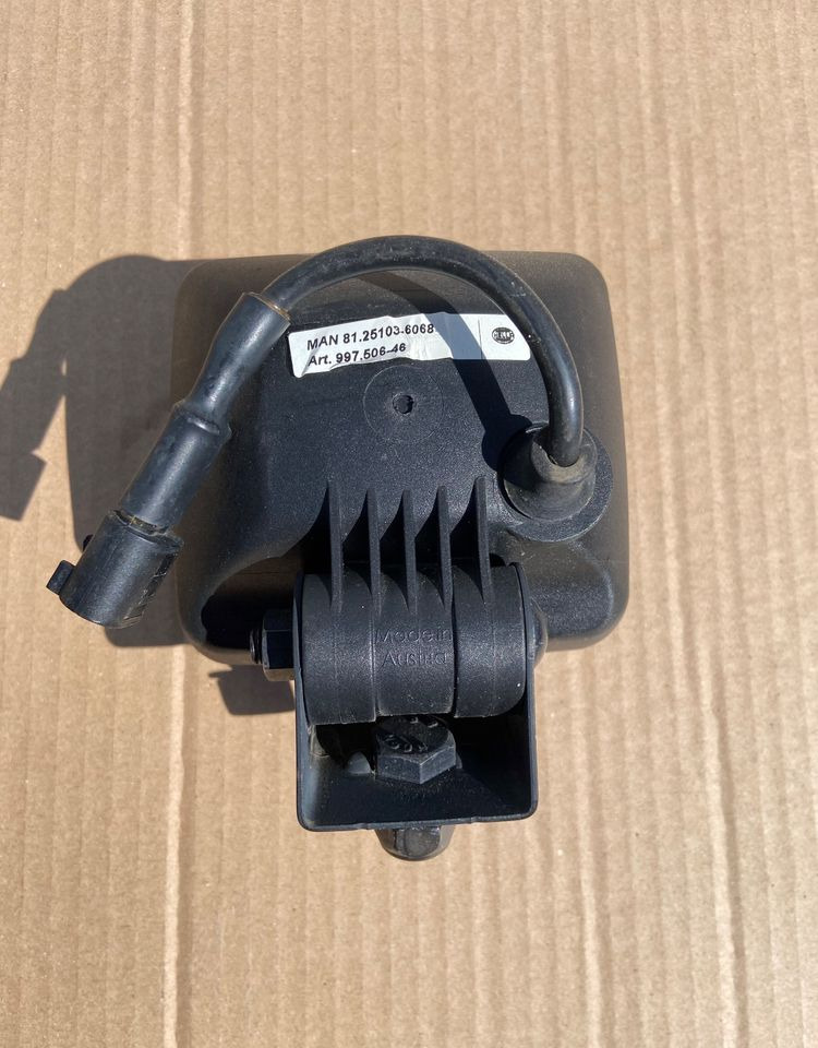 NOWY halogen roboczy MAN TGX TGS TGA Hella - Lights/ Lighting for Truck: picture 2 NOWY halogen roboczy MAN TGX TGS TGA Hella - Lights/ Lighting for Truck: picture 2