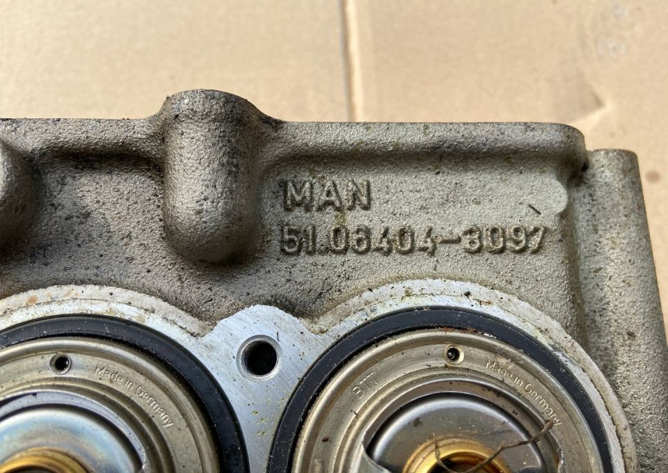 Obudowa pompy wody MAN TGX TGS euro 6 pompa wody - Coolant pump for Truck: picture 2 Obudowa pompy wody MAN TGX TGS euro 6 pompa wody - Coolant pump for Truck: picture 2