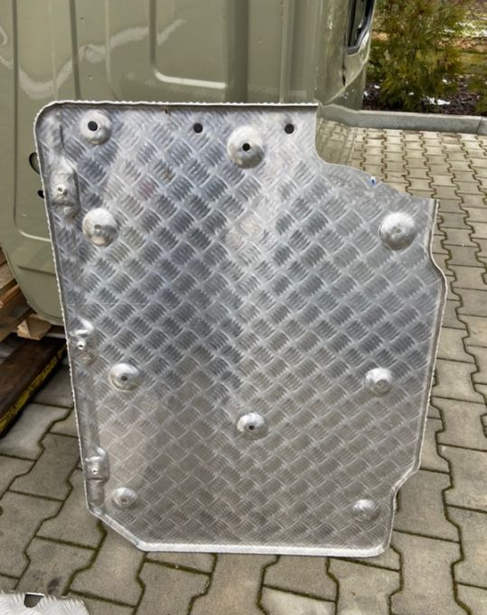 Osłona katalizatora Scania R V8 NOWA pokrywa - Fuel tank: picture 2 Osłona katalizatora Scania R V8 NOWA pokrywa - Fuel tank: picture 2