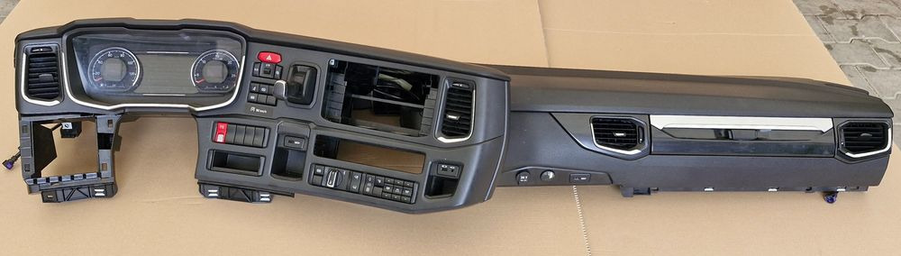 SCANIA R S KONSOLA KOKPIT - Cab and interior for Truck: picture 1 SCANIA R S KONSOLA KOKPIT - Cab and interior for Truck: picture 1