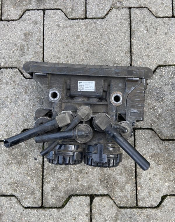 Modulator hamulcowy EBS MAN TGX TGS euro 6 knorr bremse zawór - Spare parts: picture 1 Modulator hamulcowy EBS MAN TGX TGS euro 6 knorr bremse zawór - Spare parts: picture 1