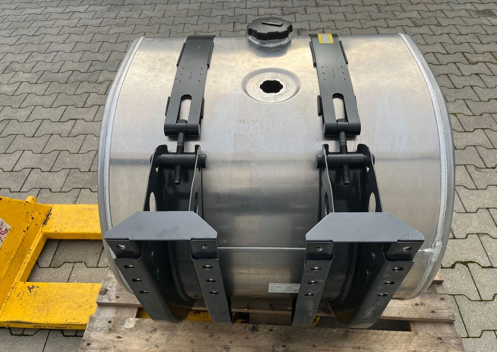 Zbiornik paliwa Volvo FH Renault 330 litrów bak jak nowy - Fuel system for Truck: picture 4 Zbiornik paliwa Volvo FH Renault 330 litrów bak jak nowy - Fuel system for Truck: picture 4