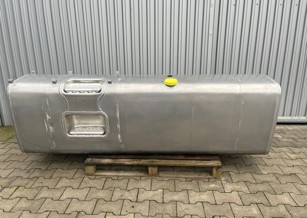 Zbiornik paliwa Volvo FH Renault 900 litrów bak jak nowy - Fuel system for Truck: picture 1 Zbiornik paliwa Volvo FH Renault 900 litrów bak jak nowy - Fuel system for Truck: picture 1