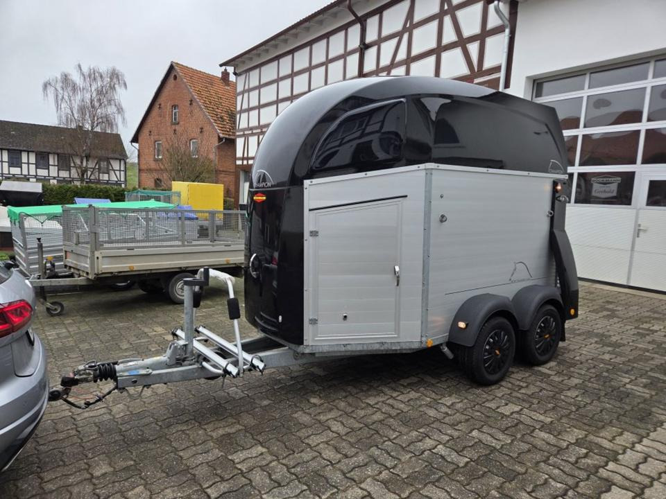 Böckmann Pferdeanhänger Champion R SaKa. WCF-Fahrwerk 100 km/h - Horse trailer: picture 1 Böckmann Pferdeanhänger Champion R SaKa. WCF-Fahrwerk 100 km/h - Horse trailer: picture 1