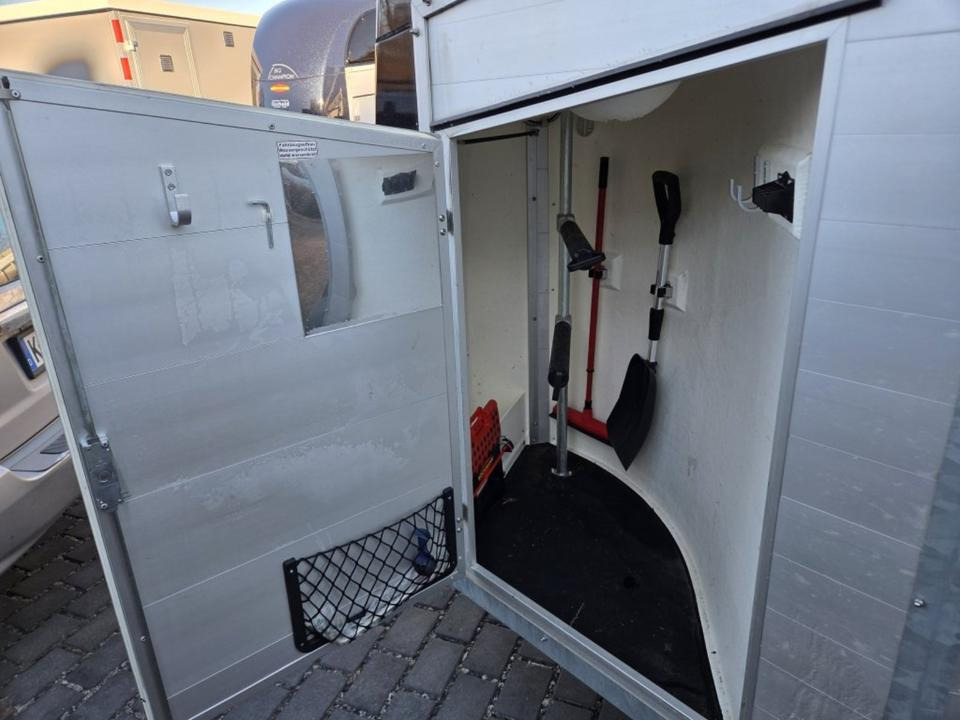 Böckmann, Pferdeanhänger, Champion R, top, SaKa. 100 km/h - Horse trailer: picture 2 Böckmann, Pferdeanhänger, Champion R, top, SaKa. 100 km/h - Horse trailer: picture 2