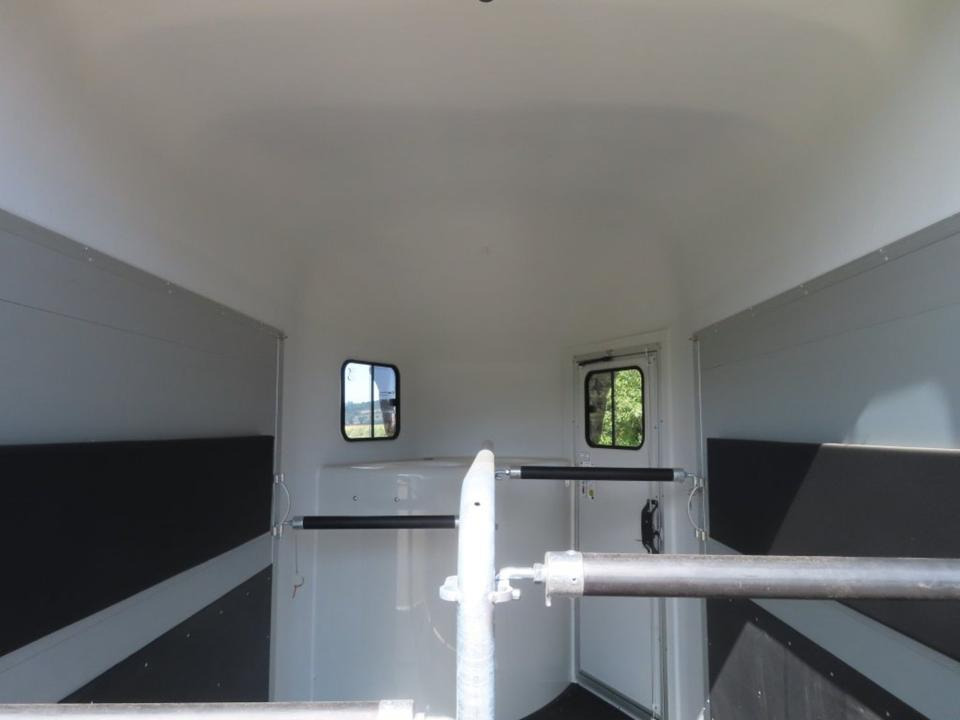 Horse trailer Cheval,  Pferdeanhänger , 2,0 to. SaKa, , 100 km/h, Tür/Rampe: picture 7