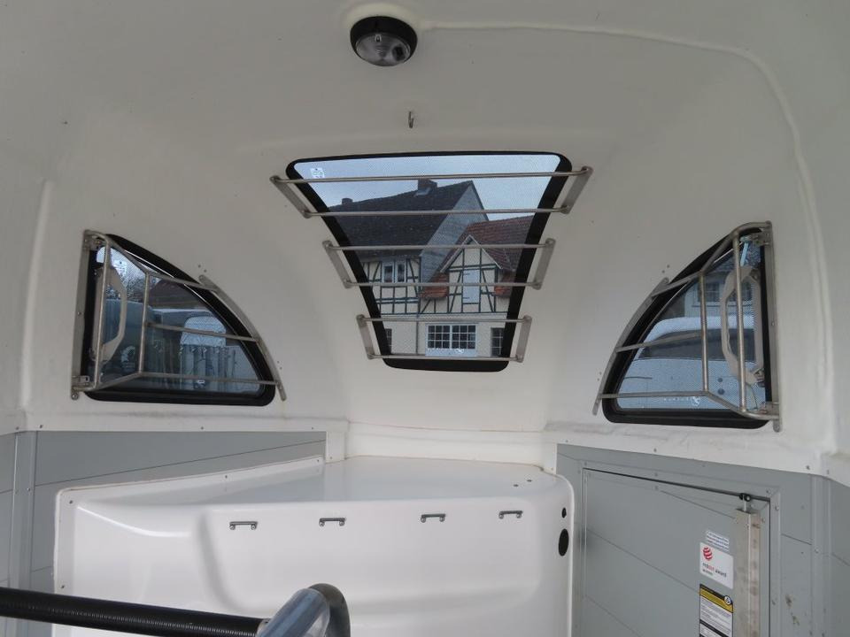 Neuwertiger CARELINER, Alu- Pferdeanhänger, 2,4 t Sattelkammer - Horse trailer: picture 5 Neuwertiger CARELINER, Alu- Pferdeanhänger, 2,4 t Sattelkammer - Horse trailer: picture 5