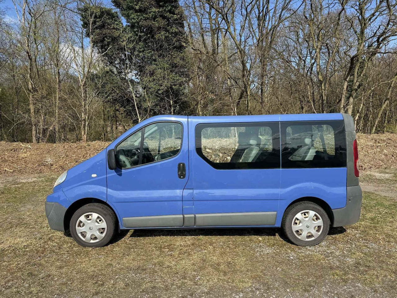 Renault Trafic Combi dCi90 L1H1 9-Sitzer - Passenger van: picture 2 Renault Trafic Combi dCi90 L1H1 9-Sitzer - Passenger van: picture 2