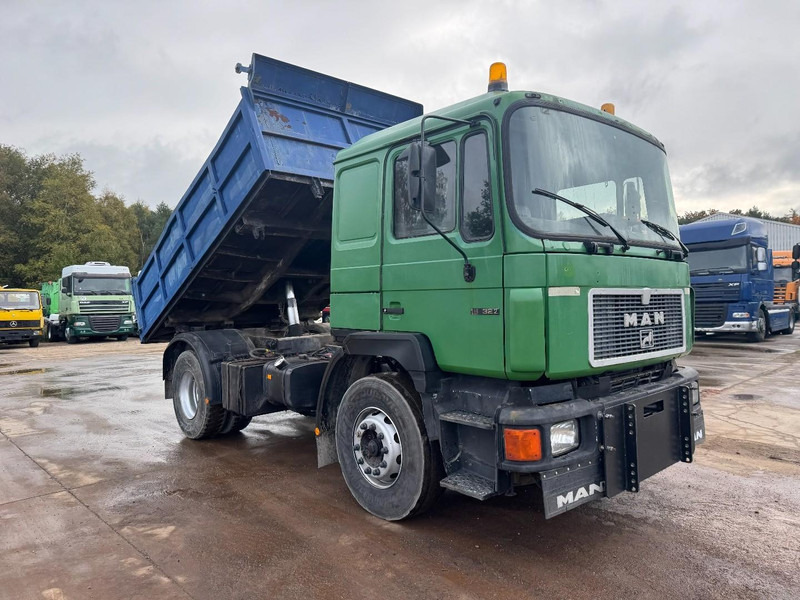 MAN 19.322  (STEEL SUSPENSION & MANUAL PUMP / SUSPENSION LAMES & POMPE MANUELLE) - Tipper van: picture 3 MAN 19.322  (STEEL SUSPENSION & MANUAL PUMP / SUSPENSION LAMES & POMPE MANUELLE) - Tipper van: picture 3