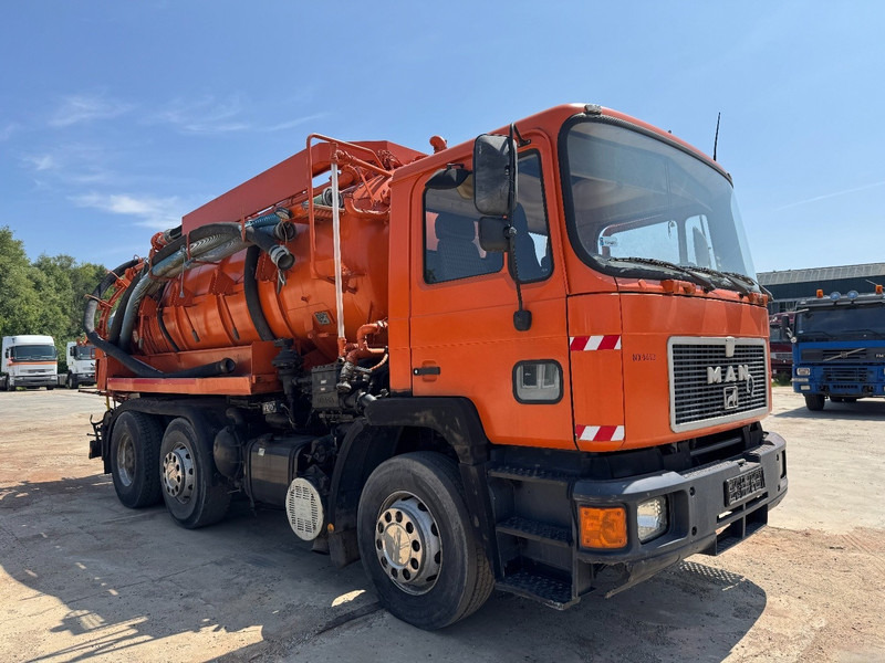 MAN 24.242 (10.000 L / BIG AXLE / 6 CYLINDER WITH MANUAL PUMP / LIKE NEW CONDITION!!!) - Vacuum truck: picture 3 MAN 24.242 (10.000 L / BIG AXLE / 6 CYLINDER WITH MANUAL PUMP / LIKE NEW CONDITION!!!) - Vacuum truck: picture 3