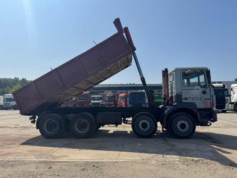 MAN 32.343 (BIG AXLE / STEEL SUSPENSION / MANUAL GEARBOX / 12 TIRES / EURO 2) - Tipper: picture 4 MAN 32.343 (BIG AXLE / STEEL SUSPENSION / MANUAL GEARBOX / 12 TIRES / EURO 2) - Tipper: picture 4
