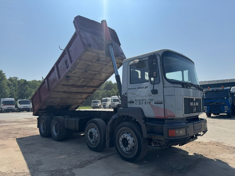 MAN 32.343 (BIG AXLE / STEEL SUSPENSION / MANUAL GEARBOX / 12 TIRES / EURO 2) - Tipper: picture 3 MAN 32.343 (BIG AXLE / STEEL SUSPENSION / MANUAL GEARBOX / 12 TIRES / EURO 2) - Tipper: picture 3