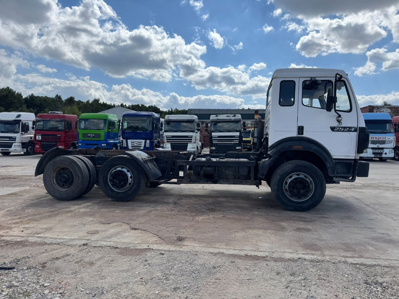 Mercedes-Benz SK 2524 (V6 MOTEUR / POMPE MANUELLE / GRAND PONT / 6X2 / 8 ROUES) - Cab chassis truck: picture 4 Mercedes-Benz SK 2524 (V6 MOTEUR / POMPE MANUELLE / GRAND PONT / 6X2 / 8 ROUES) - Cab chassis truck: picture 4