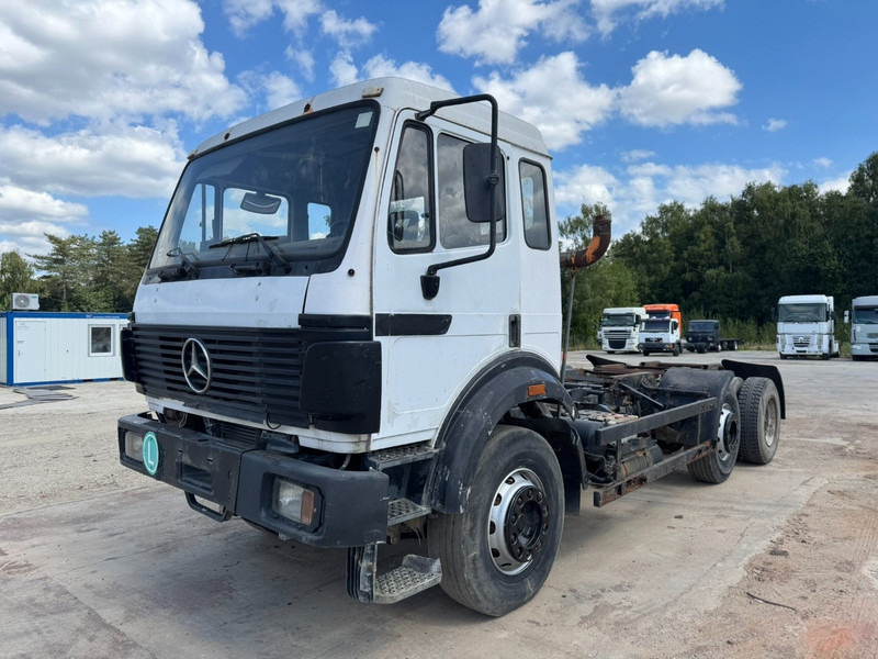 Mercedes-Benz SK 2524 (V6 MOTEUR / POMPE MANUELLE / GRAND PONT / 6X2 / 8 ROUES) - Cab chassis truck: picture 1 Mercedes-Benz SK 2524 (V6 MOTEUR / POMPE MANUELLE / GRAND PONT / 6X2 / 8 ROUES) - Cab chassis truck: picture 1