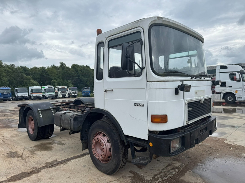 MAN 16.170 (BIG AXLE / STEEL SUSPENSION / 6 CYLINDER WITH MANUAL PUMP) - Tractor unit: picture 3 MAN 16.170 (BIG AXLE / STEEL SUSPENSION / 6 CYLINDER WITH MANUAL PUMP) - Tractor unit: picture 3