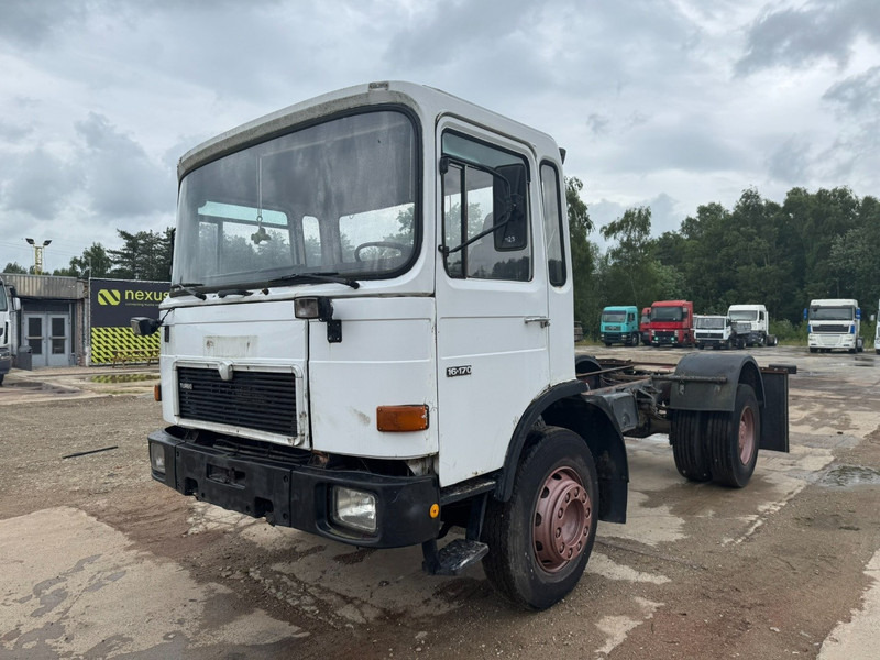 MAN 16.170 (BIG AXLE / STEEL SUSPENSION / 6 CYLINDER WITH MANUAL PUMP) - Tractor unit: picture 1 MAN 16.170 (BIG AXLE / STEEL SUSPENSION / 6 CYLINDER WITH MANUAL PUMP) - Tractor unit: picture 1