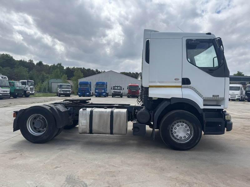 Renault Kerax 420 (GRAND PONT & BOITE MANUELLE / BIG AXLE & STEEL SUSPENSION) - Tractor unit: picture 4 Renault Kerax 420 (GRAND PONT & BOITE MANUELLE / BIG AXLE & STEEL SUSPENSION) - Tractor unit: picture 4