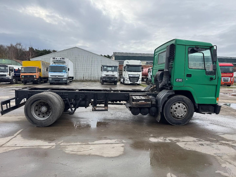 Volvo FL 7 - 230 (MANUAL PUMP & MANUAL GEARBOX / POMPE MANUELLE & BOITE MANUELLE / EURO 2) - Cab chassis truck: picture 4 Volvo FL 7 - 230 (MANUAL PUMP & MANUAL GEARBOX / POMPE MANUELLE & BOITE MANUELLE / EURO 2) - Cab chassis truck: picture 4