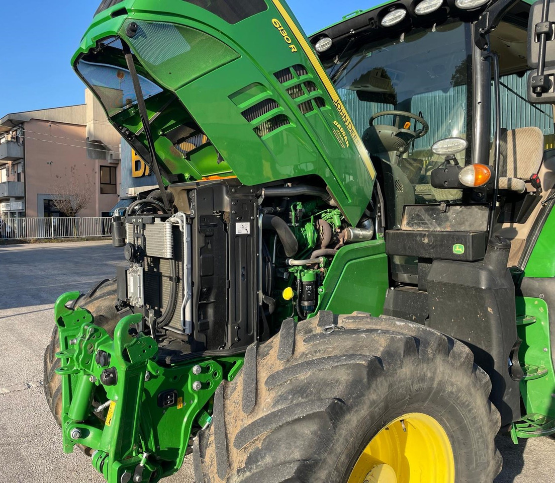 JOHN DEERE 6130 R - Farm tractor: picture 5 JOHN DEERE 6130 R - Farm tractor: picture 5