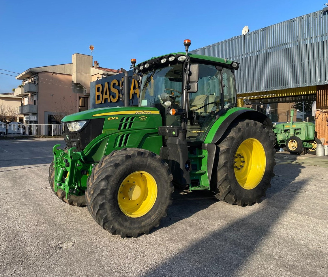 JOHN DEERE 6130 R - Farm tractor: picture 1 JOHN DEERE 6130 R - Farm tractor: picture 1