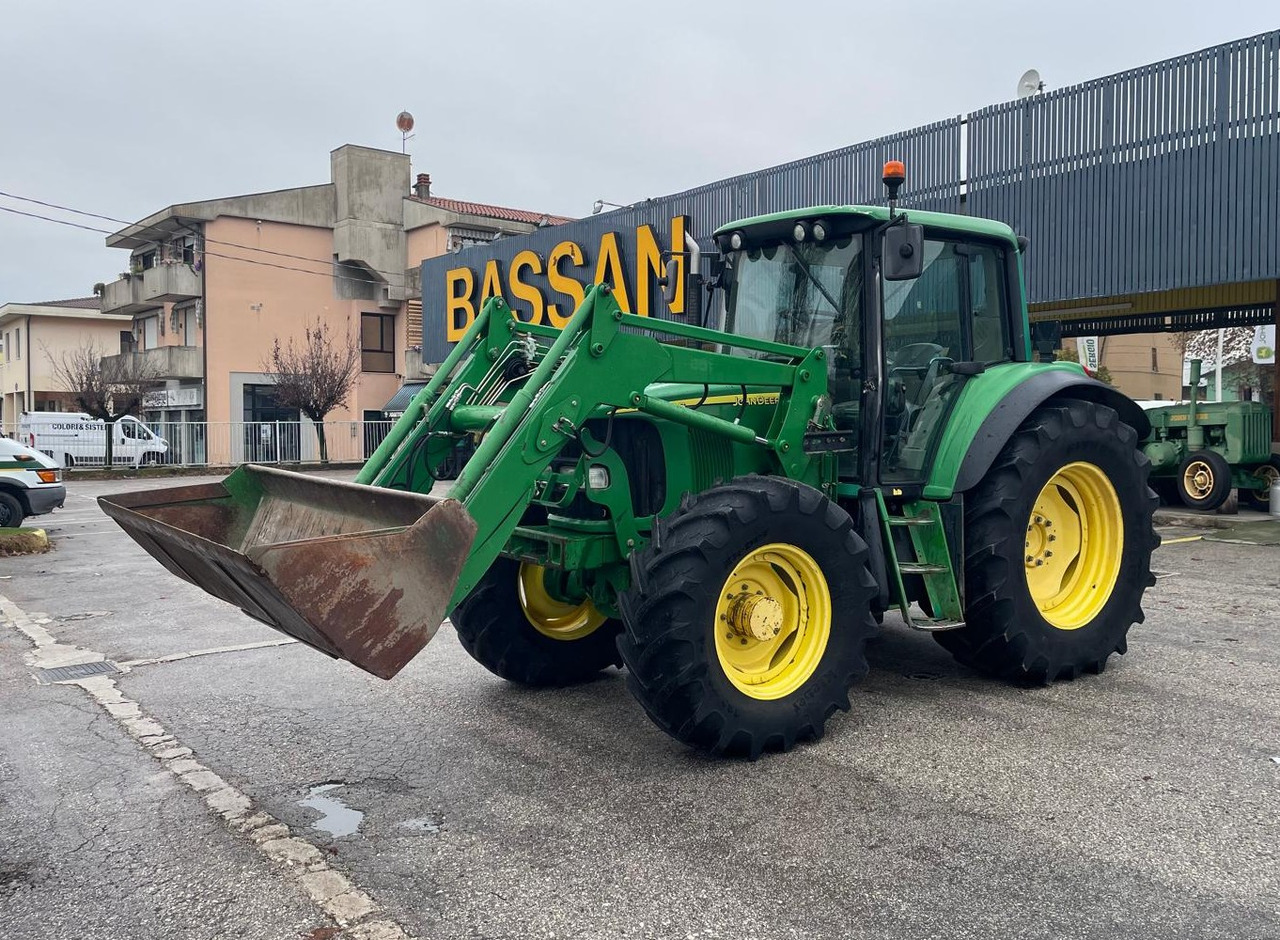 JOHN DEERE 6420 S - Farm tractor: picture 1 JOHN DEERE 6420 S - Farm tractor: picture 1