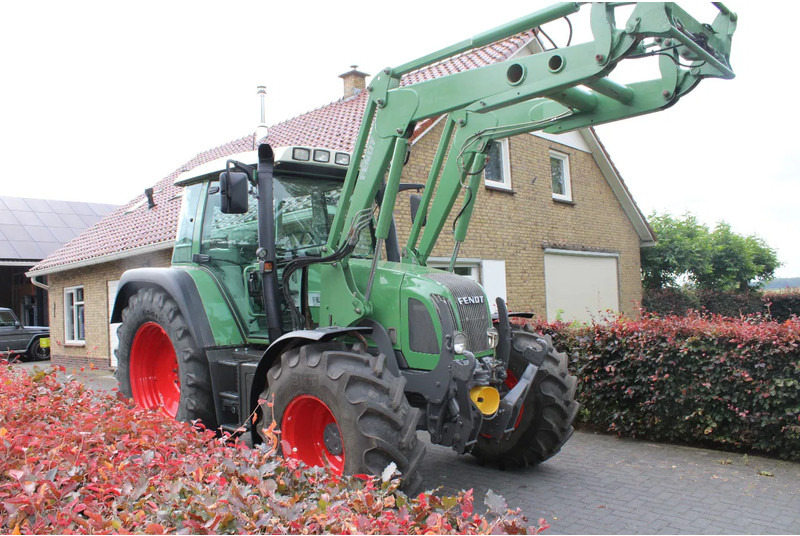 Fendt 412 Vario met fronthef, front pto en voorlader - Farm tractor: picture 1 Fendt 412 Vario met fronthef, front pto en voorlader - Farm tractor: picture 1