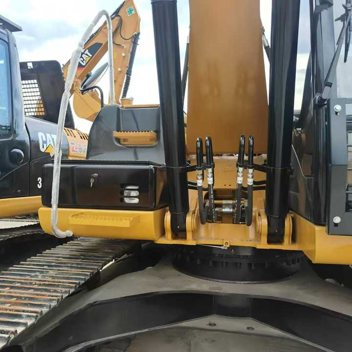 CAT second-hand 323D excavator sold at low price and in very good condition Japanese original hydraulic crawler excavator - Excavator: picture 5 CAT second-hand 323D excavator sold at low price and in very good condition Japanese original hydraulic crawler excavator - Excavator: picture 5