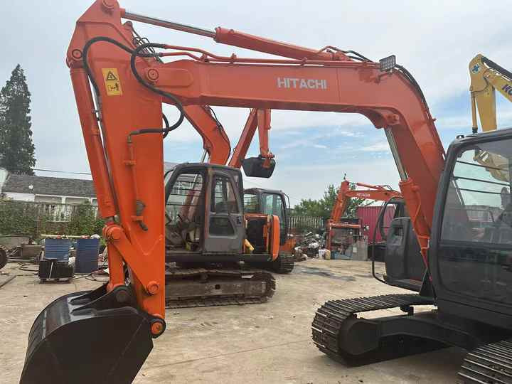 Cheap Price Hitachi ZX70 Used Excavator for Sale Used 6 Tons Hitachi Mini Excavator with Good Performance - Crawler excavator: picture 3 Cheap Price Hitachi ZX70 Used Excavator for Sale Used 6 Tons Hitachi Mini Excavator with Good Performance - Crawler excavator: picture 3