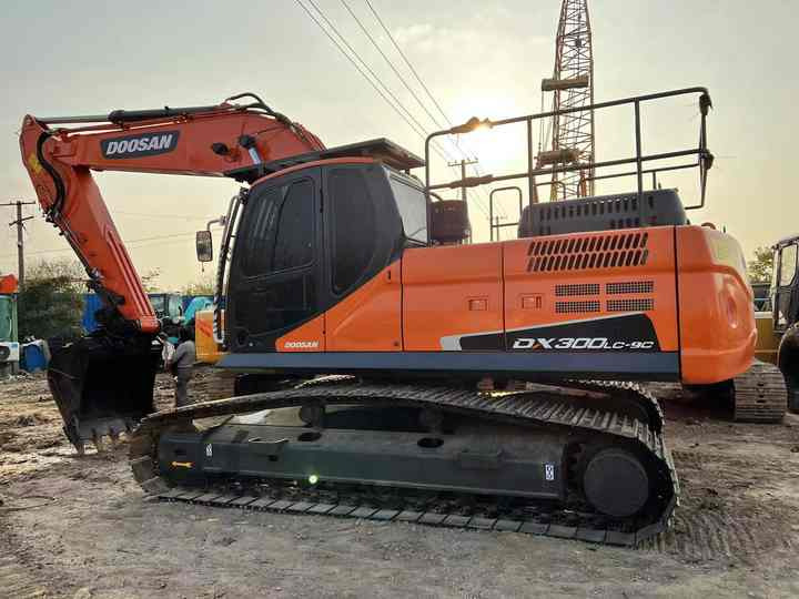 Doosan Construction Equipment Dx300 , Used Earth-moving Machine Doosan Excavator , Doosan Heavy Machines for Sale - Excavator: picture 2 Doosan Construction Equipment Dx300 , Used Earth-moving Machine Doosan Excavator , Doosan Heavy Machines for Sale - Excavator: picture 2