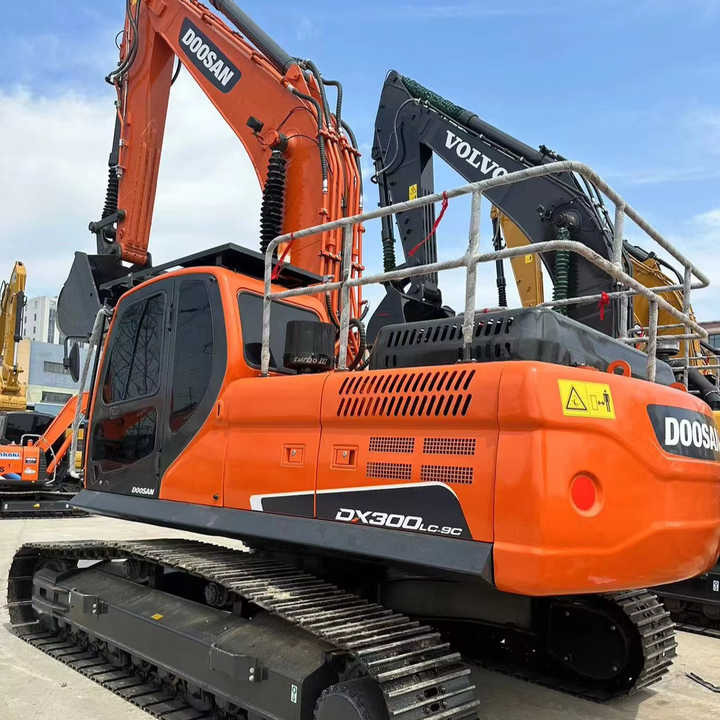 Doosan DX 300LC Used Excavator Low Hours No Major Overhaul - Crawler excavator: picture 1 Doosan DX 300LC Used Excavator Low Hours No Major Overhaul - Crawler excavator: picture 1