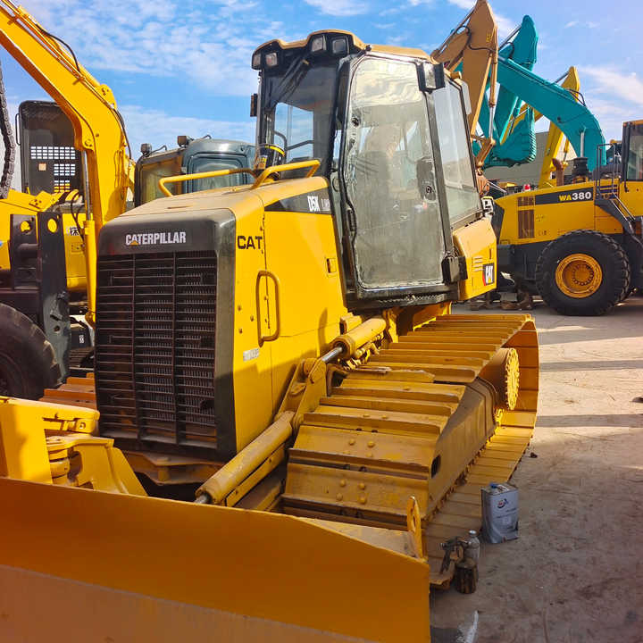 Good Condition D3K Bulldozer Used Crawler Bulldozer with Parts Price Bulldozers - Bulldozer: picture 1 Good Condition D3K Bulldozer Used Crawler Bulldozer with Parts Price Bulldozers - Bulldozer: picture 1