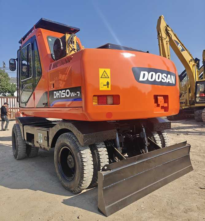 Good Condition Original Doosan DH150w-7 Wheel Excavator 15 Tons Used Doosan Dh150w-7 Excavator Used Wheel Excavator for Sale - Excavator: picture 4 Good Condition Original Doosan DH150w-7 Wheel Excavator 15 Tons Used Doosan Dh150w-7 Excavator Used Wheel Excavator for Sale - Excavator: picture 4