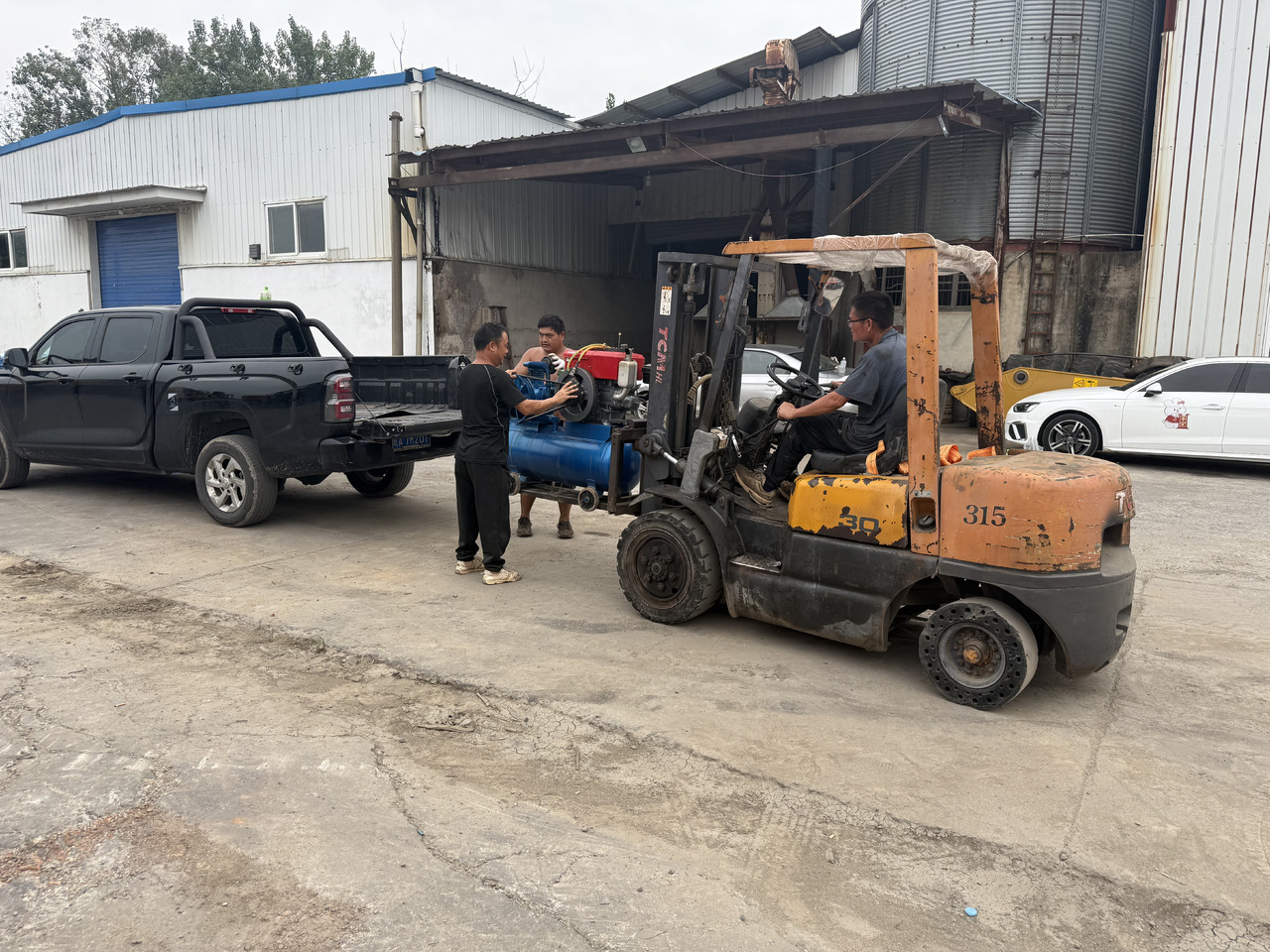 Crawler excavator Hitachi used hitachi 350-5g: picture 8 Crawler excavator Hitachi used hitachi 350-5g: picture 8