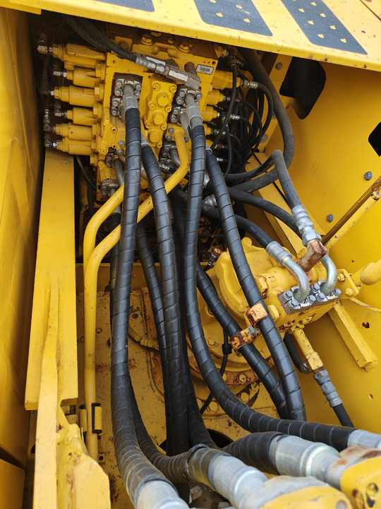 Komatsu PC 200 - Crawler excavator: picture 3 Komatsu PC 200 - Crawler excavator: picture 3