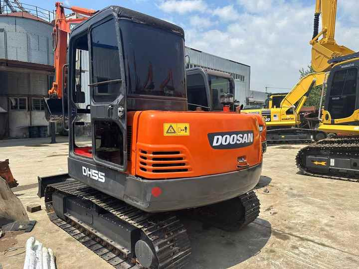 Low Shipping Used Excavator Doosan DH55 Good Condition with Low Hours - Crawler excavator: picture 3 Low Shipping Used Excavator Doosan DH55 Good Condition with Low Hours - Crawler excavator: picture 3