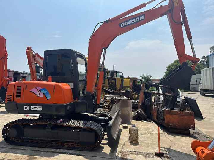 Low Shipping Used Excavator Doosan DH55 Good Condition with Low Hours - Excavator: picture 5 Low Shipping Used Excavator Doosan DH55 Good Condition with Low Hours - Excavator: picture 5