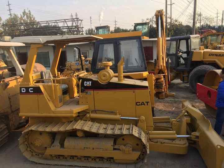 Mini CAT Bulldozer D3c D3 D3k D3m D4h D4m D4k D5h D5g D5k D5m Used Bulldozer with Ripper for Sale - Bulldozer: picture 2 Mini CAT Bulldozer D3c D3 D3k D3m D4h D4m D4k D5h D5g D5k D5m Used Bulldozer with Ripper for Sale - Bulldozer: picture 2