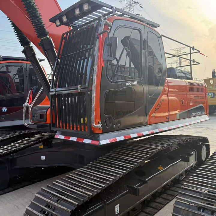 Original Used DOOSAN DX300LC-9C Excavator 30 Ton Large Excavator Digger With Cheap Price,certified by EPA and CE DOOSAN ENGINE. - Crawler excavator: picture 1 Original Used DOOSAN DX300LC-9C Excavator 30 Ton Large Excavator Digger With Cheap Price,certified by EPA and CE DOOSAN ENGINE. - Crawler excavator: picture 1