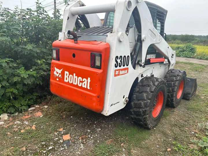 Second Hand BOBCAT S300 Skid-steer Loader with Very Good Performance Is for Sale at a Low Price - Skid steer loader: picture 5 Second Hand BOBCAT S300 Skid-steer Loader with Very Good Performance Is for Sale at a Low Price - Skid steer loader: picture 5