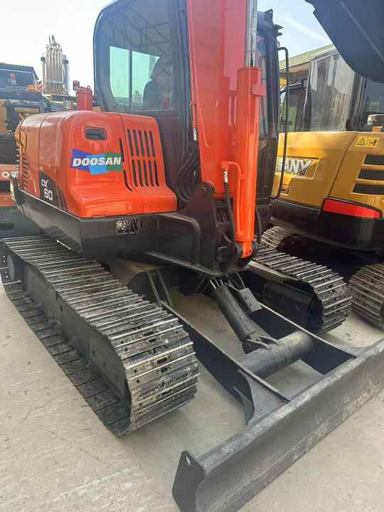 Second Hand Doosan Dx-60 Excavator for Sale - Crawler excavator: picture 3 Second Hand Doosan Dx-60 Excavator for Sale - Crawler excavator: picture 3