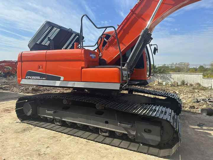 Second Hand Doosan Dx225 Excavator 20tons Middle Machine for Sale Excellent Condition Doosan Dx225 300 Hot Sale Machine - Excavator: picture 3 Second Hand Doosan Dx225 Excavator 20tons Middle Machine for Sale Excellent Condition Doosan Dx225 300 Hot Sale Machine - Excavator: picture 3