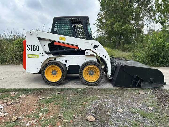 USED BOBCAT S160 Skid-steer Loader with Very Good Performance Is for Sale at a Low Price. - Skid steer loader: picture 3 USED BOBCAT S160 Skid-steer Loader with Very Good Performance Is for Sale at a Low Price. - Skid steer loader: picture 3