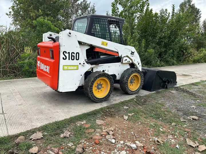 USED BOBCAT S160 Skid-steer Loader with Very Good Performance Is for Sale at a Low Price. - Skid steer loader: picture 4 USED BOBCAT S160 Skid-steer Loader with Very Good Performance Is for Sale at a Low Price. - Skid steer loader: picture 4