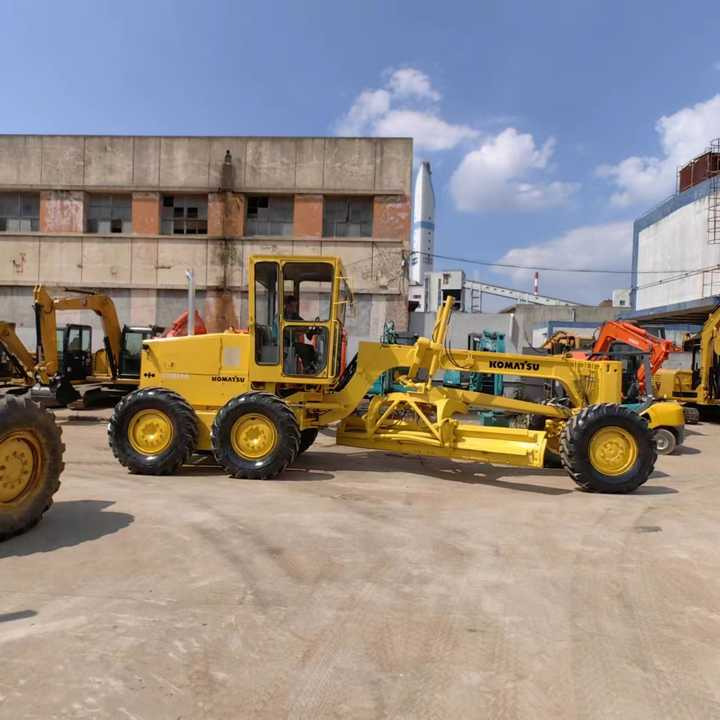 USED Komatsu GD511 Grader with Good Condition for Sale - Grader: picture 4 USED Komatsu GD511 Grader with Good Condition for Sale - Grader: picture 4